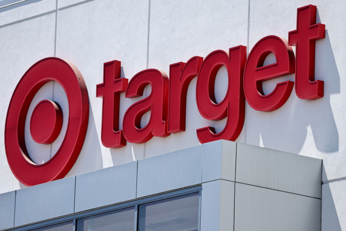 8-year-old-girl-drives-to-target-picked-up-by-police-while-shopping