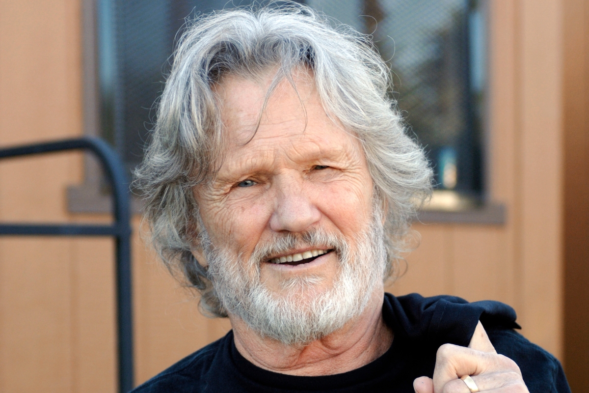 blade-star-and-grammy-winner-kris-kristofferson-dies-at-88