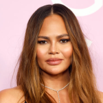 chrissy-teigen-threatens-to-leave-john-legend-following-social-media-post