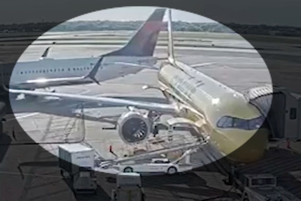 delta-plane-crashes-into-spirit-aircrafts-wing-in-crazy-video