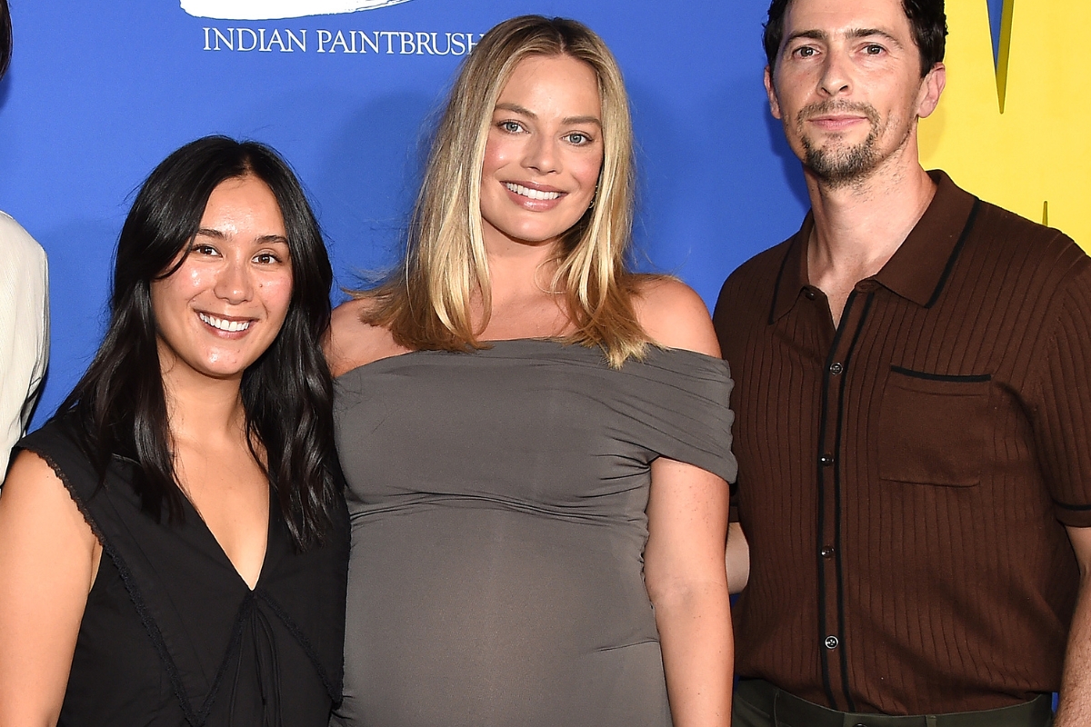 margot-robbie-shows-off-growing-baby-bump-on-first-red-carpet-since-pregnancy-reveal