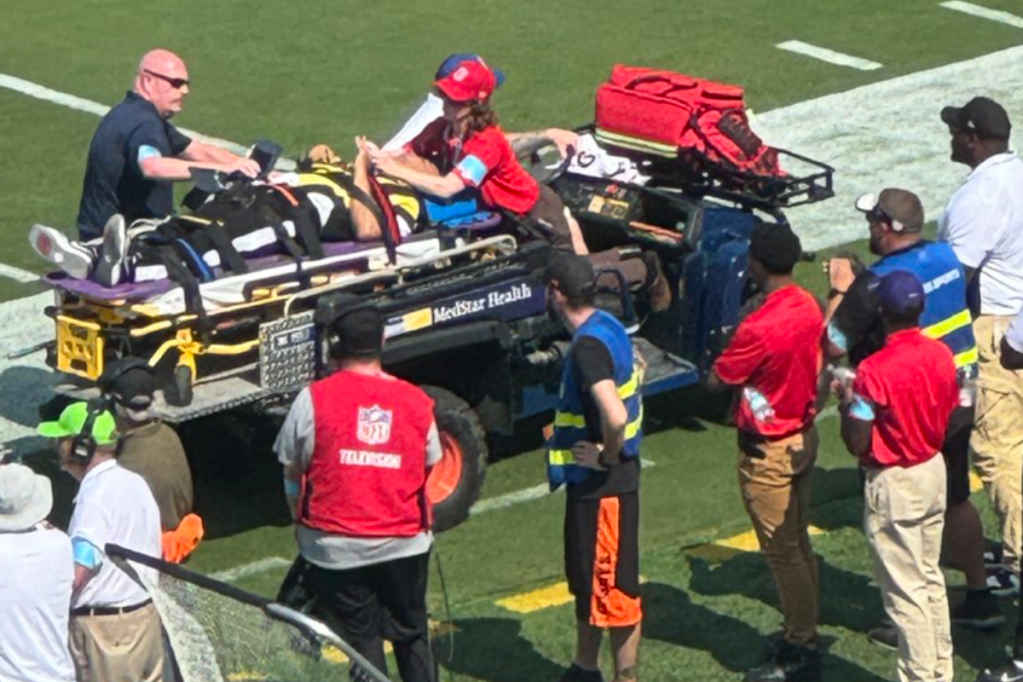 member-of-chain-gang-collapses-on-sideline-during-raiders-ravens-game-receives-cpr-on-field