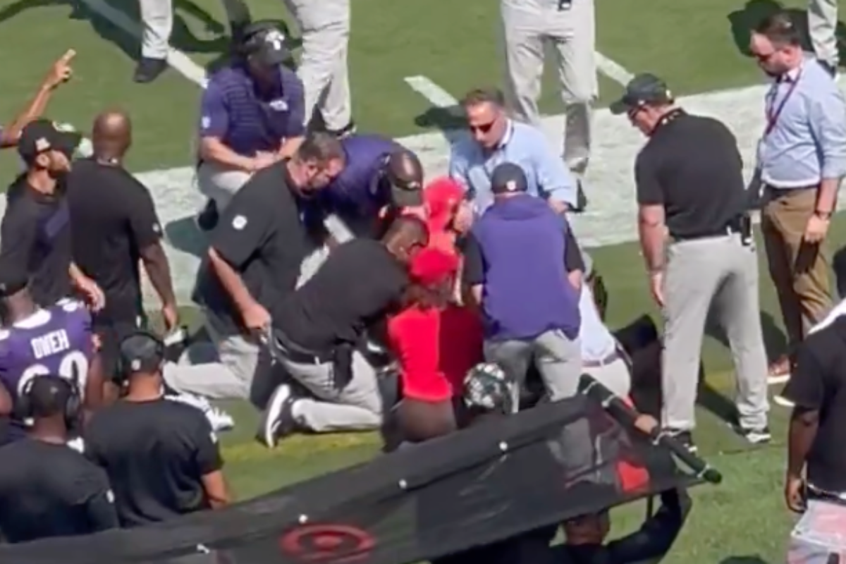 member-of-chain-gang-collapses-on-sideline-during-raiders-ravens-game-receives-cpr-on-field