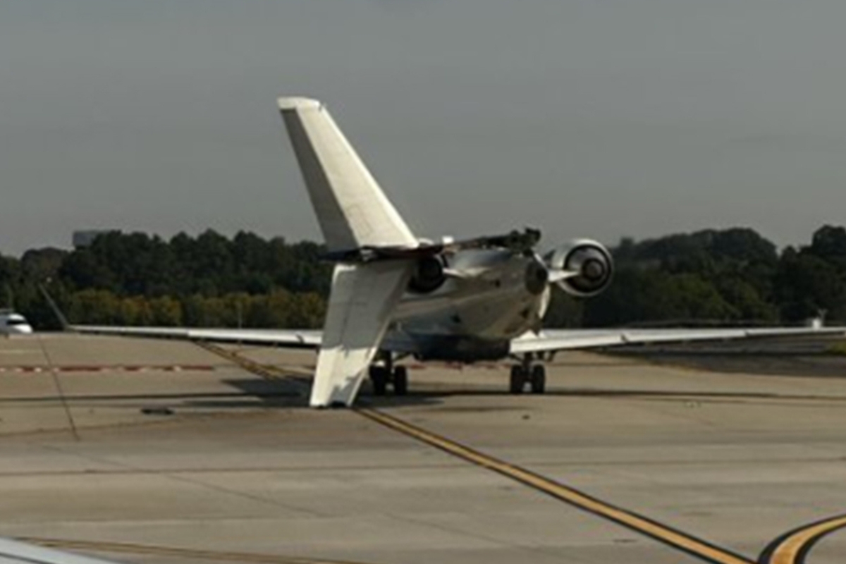 plane-loses-tail-in-collision-with-another-aircraft-at-atlanta-airport-video-shows