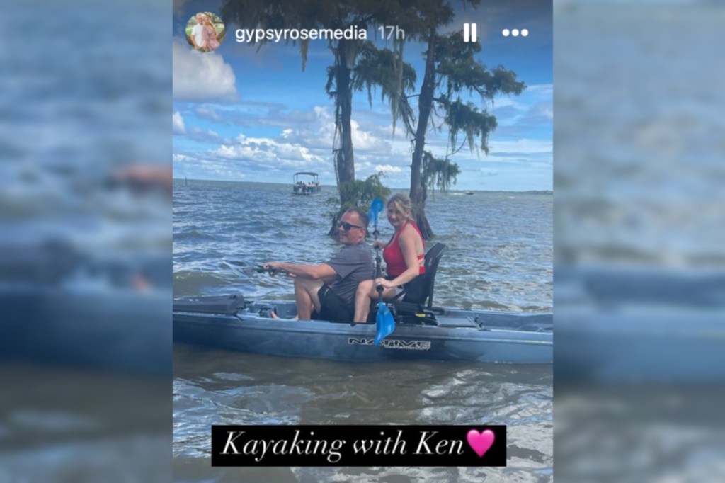 pregnant-gypsy-rose-blanchard-posts-swimsuit-selfies-from-kayaking-trip-with-ken-urker