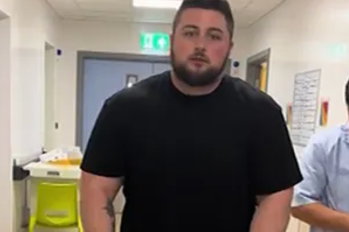 strongman-dan-jones-hospitalized-after-kneecaps-shoot-up-into-his-thighs-in-horrifying-video