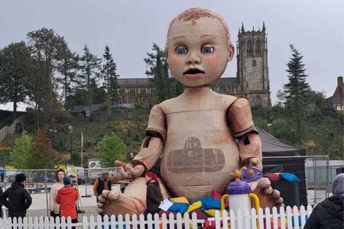 terrifying-27-foot-baby-arrives-in-town-square-horrifies-locals