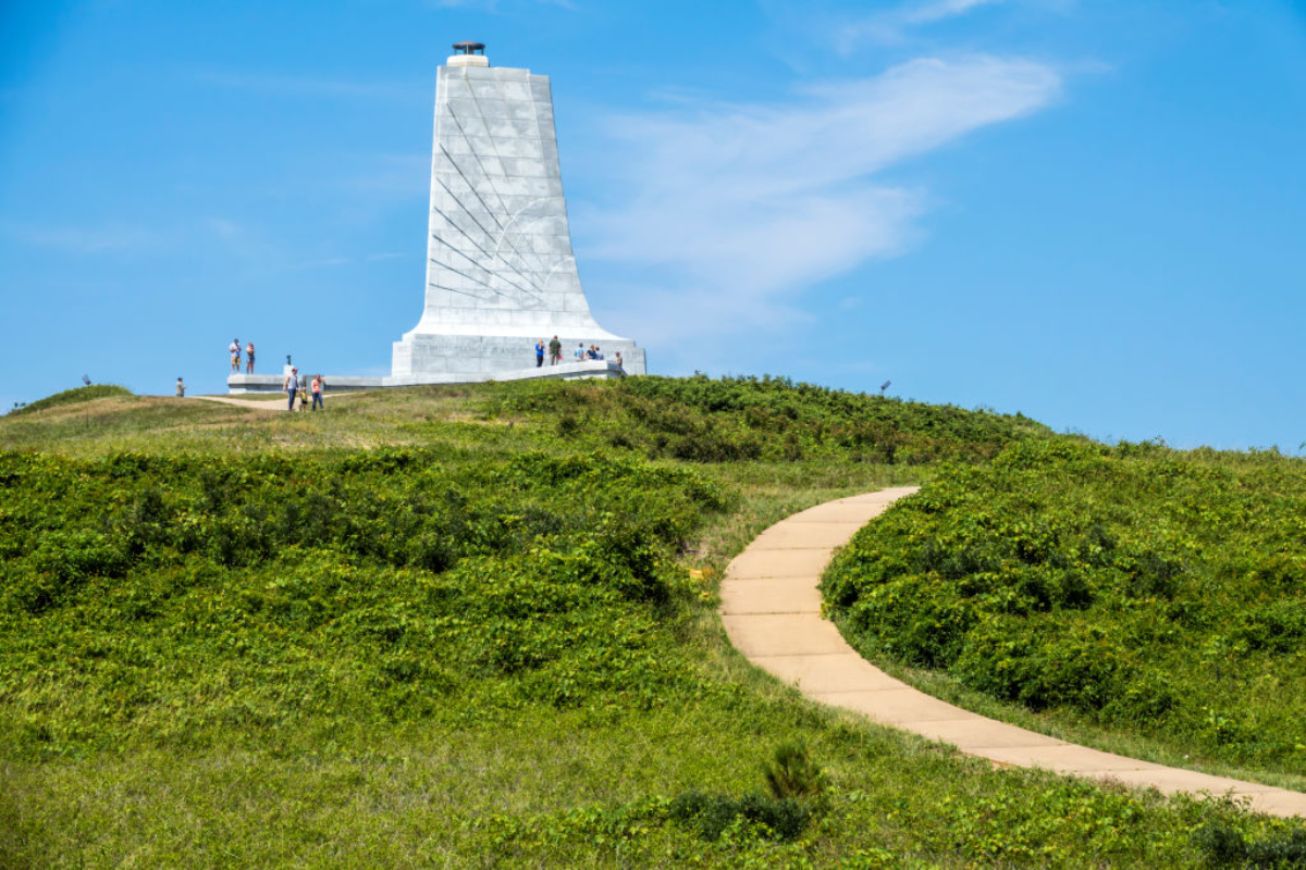 5-dead-including-1-child-in-plane-crash-near-wright-brothers-memorial