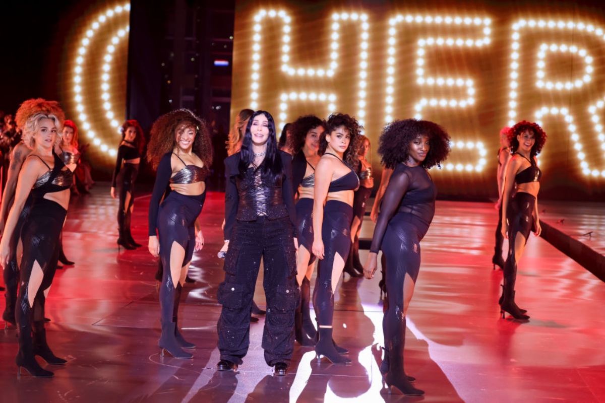 Cher-sparks-frenzy-with-wild-outfit-in-Victoria's-secret-fashion-show-performance