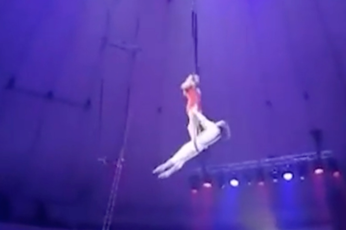 acrobat-falls-20-feet-in-botched-stunt-breaks-both-arms-in-shocking-video