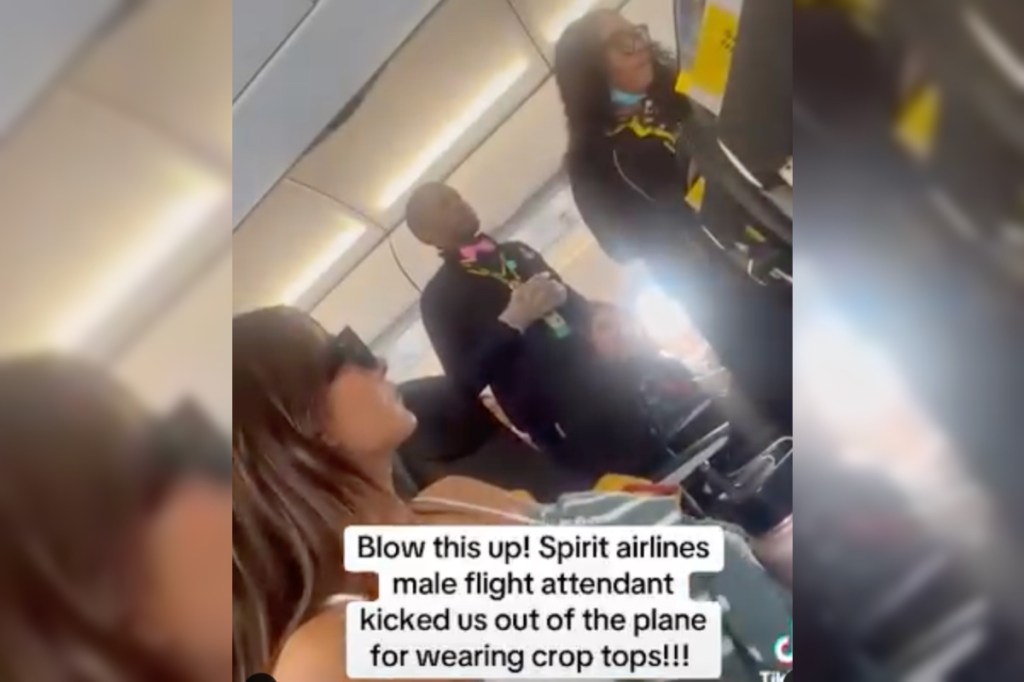 airline-passengers-claim-they-were-treated-like-criminals-kicked-off-plane-over-outfits