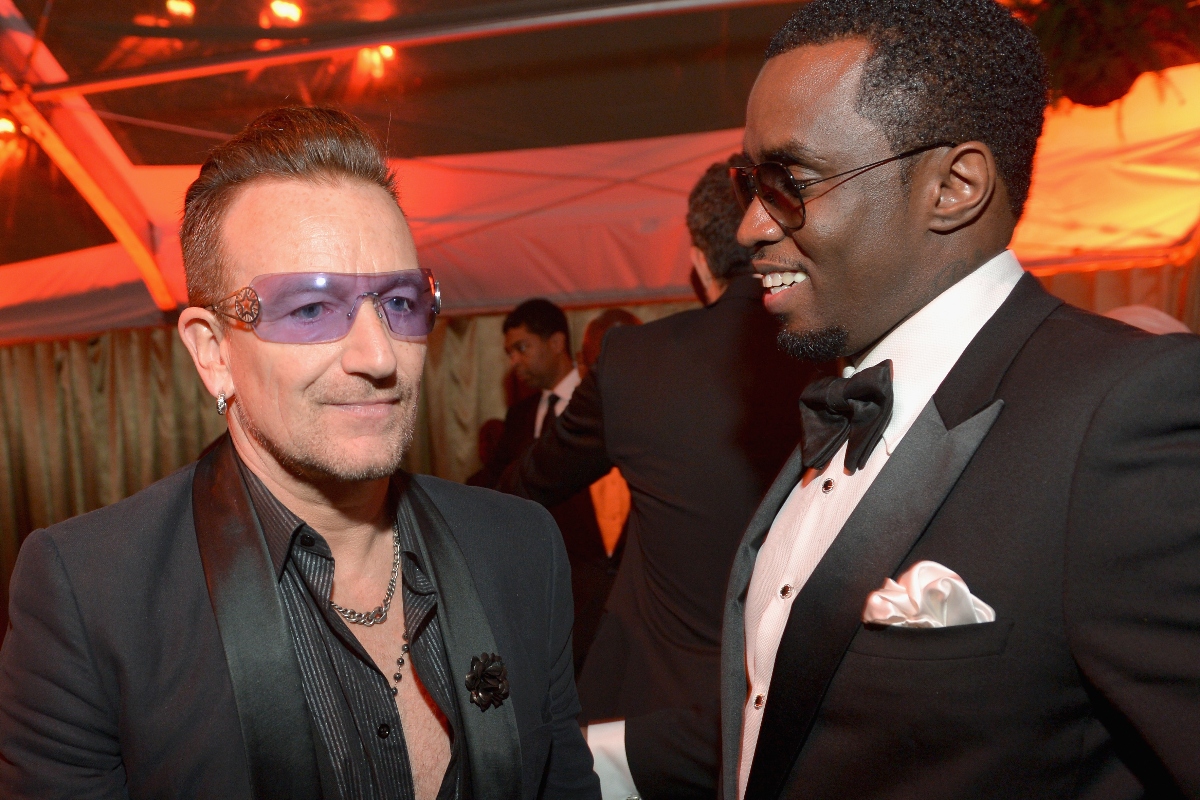 bono-dodges-kiss-from-sean-diddy-combs-in-awkward-resurfaced-video