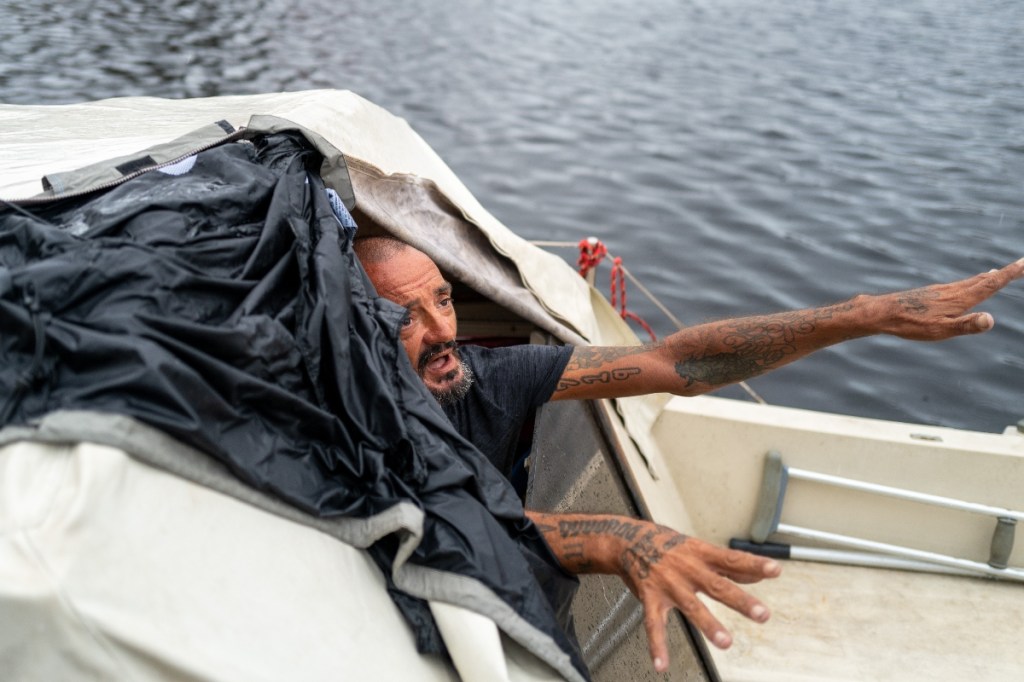 florida-man-nicknamed-lieutenant-dan-survives-hurricane-milton-on-his-sailboat