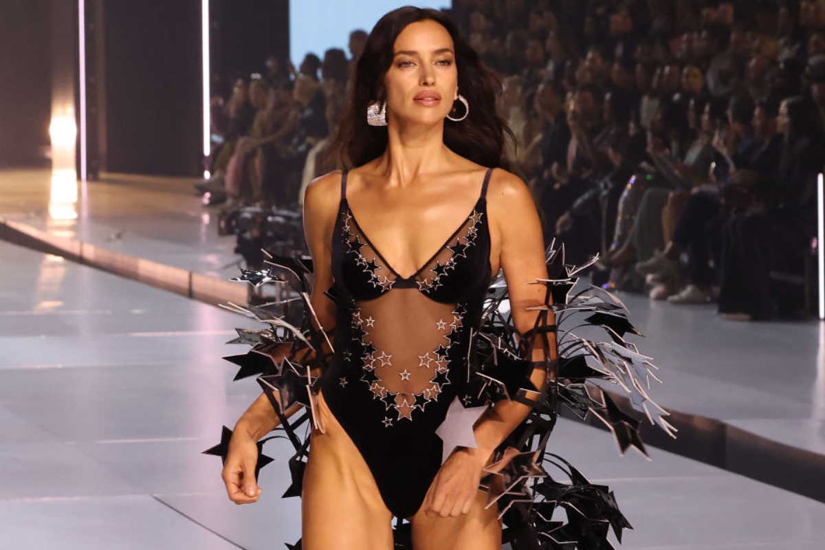 irina-shayk-dazzles-in-starry-bodysuit-at-victorias-secret-fashion-show