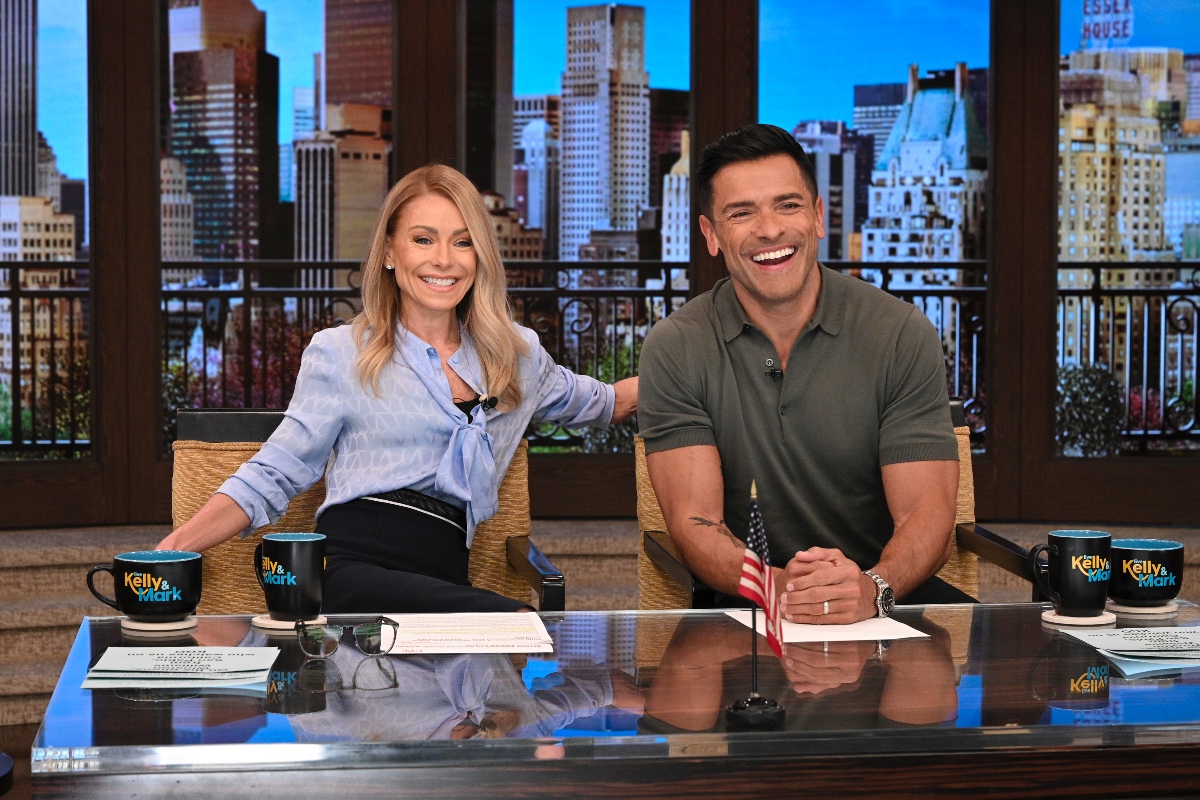 kelly-ripa-slams-irritating-husband-mark-consuelos-for-his-wild-genetics