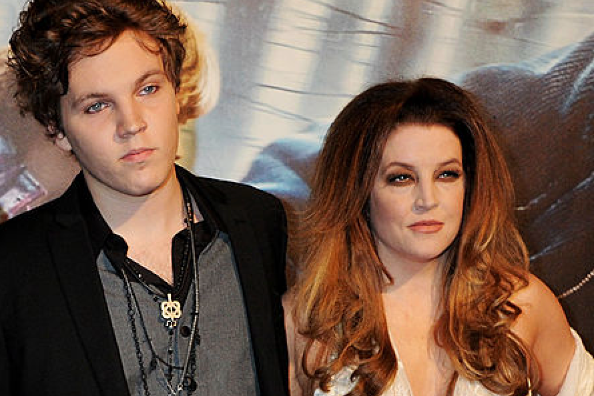 lisa-marie-presley-kept-sons-body-at-home-for-2-months-after-his-death-at-27