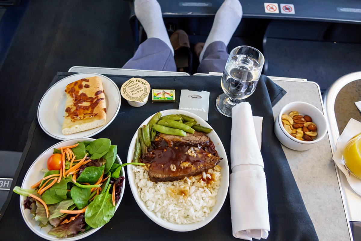 major-airline-cancels-food-service-on-hundreds-of-flights-after-fda-flags-food-safety-issue