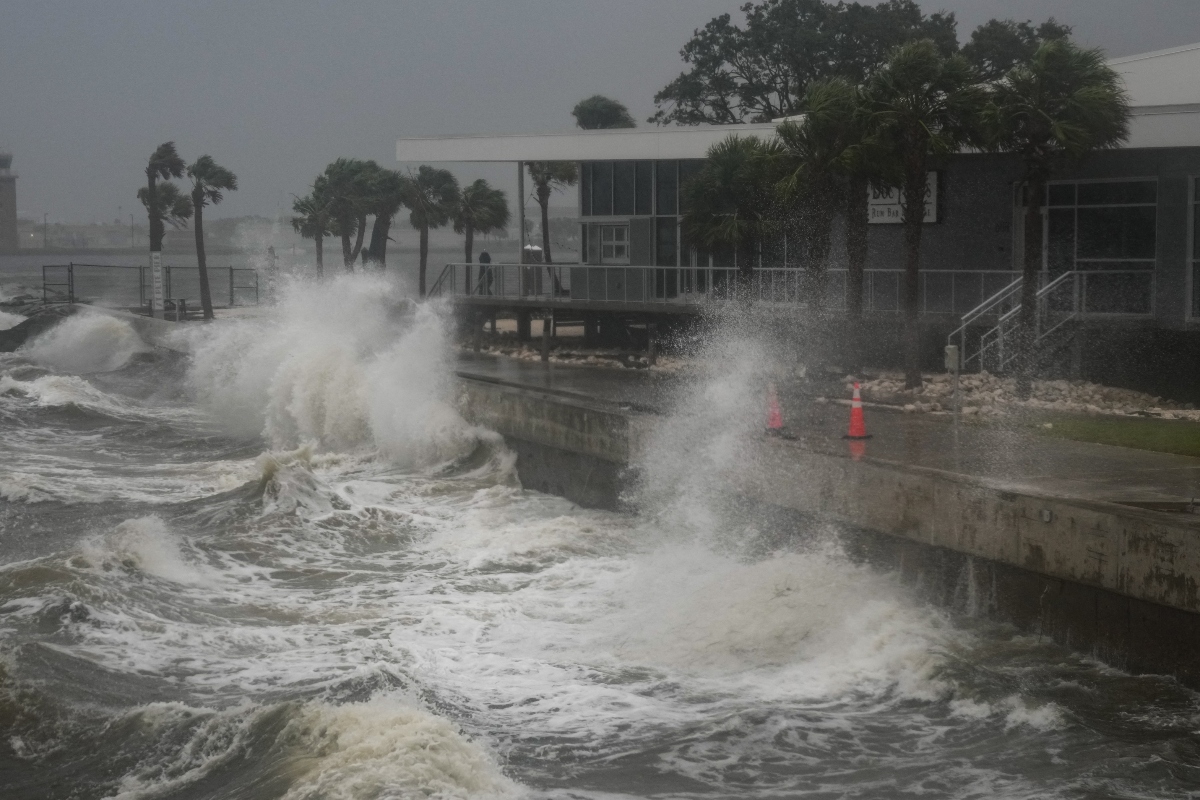 massive-cruise-ship-rocked-by-hurricane-milton-in-shocking-video