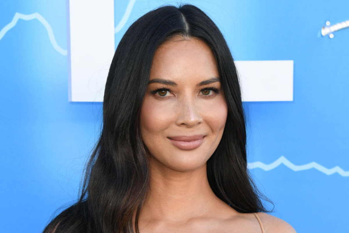 olivia-munn-turns-heads-in-skintight-gown-following-flaunting-scars-in-skims-ad