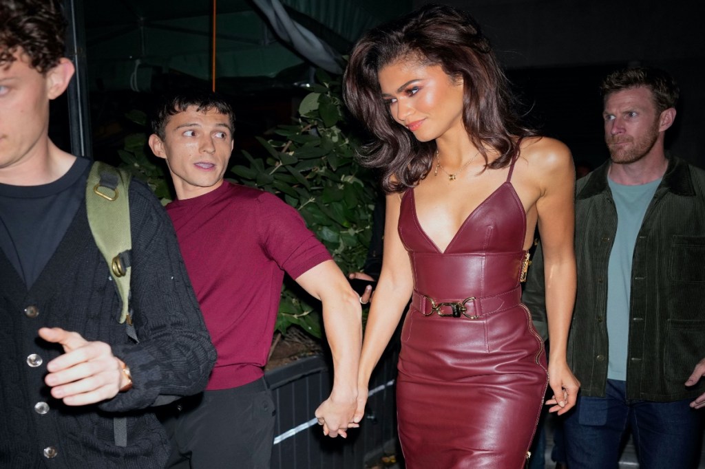 tom-holland-fights-through-aggressive-paparazzi-to-rescue-girlfriend-zendaya-in-viral-video