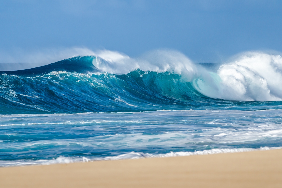 woman-dies-after-being-swept-out-to-sea-by-large-wave-in-hawaii