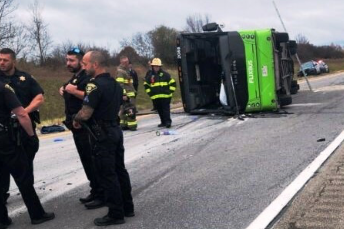 30-injured-after-tour-bus-overturns-en-route-to-niagara-falls