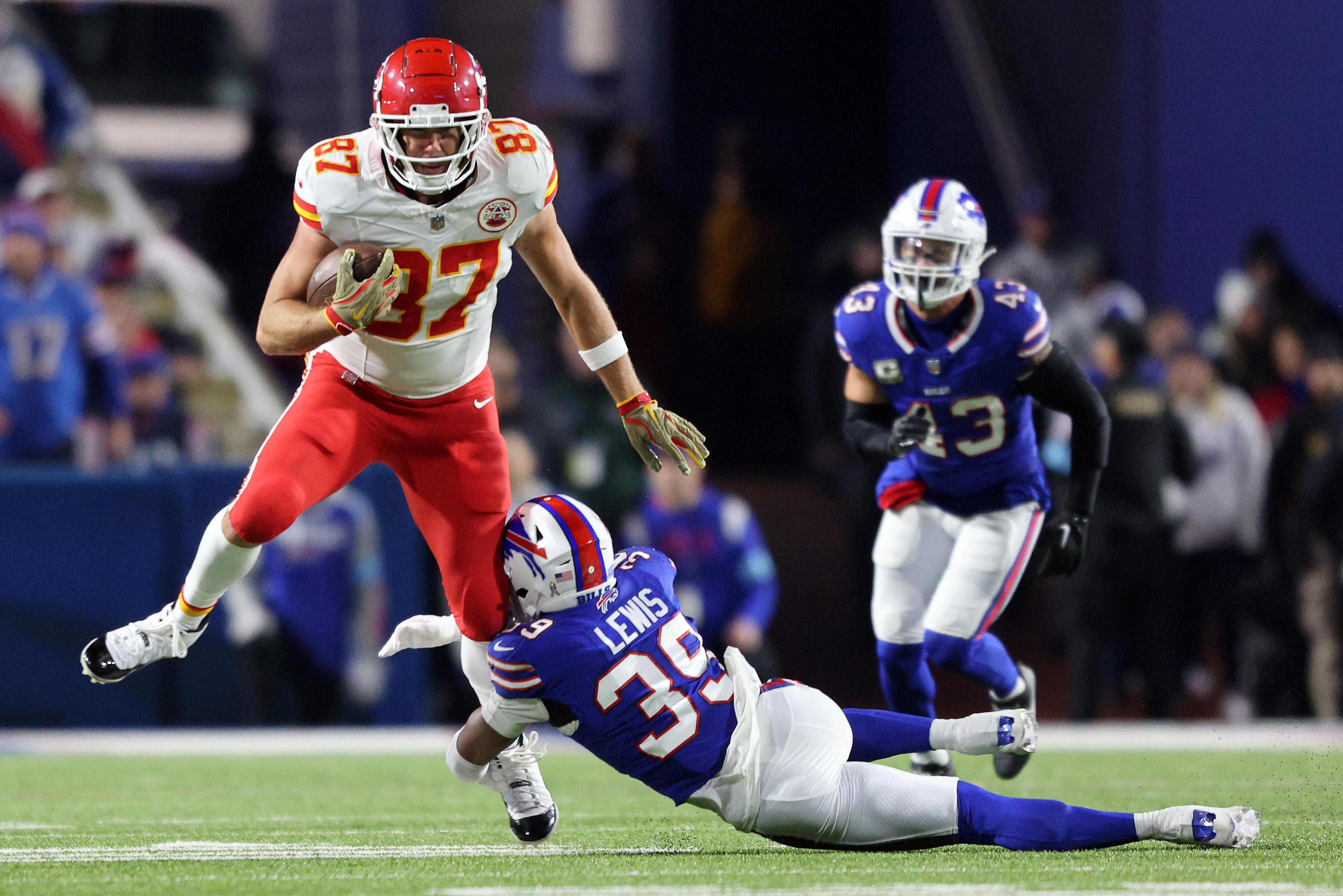 travis-kelce-kansas-city-chiefs-lose-first-game-of-season-taylor-swift-not-in-attendance