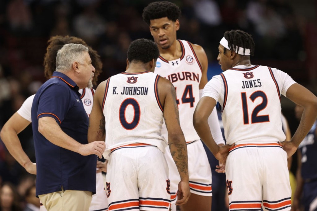 auburn-basketball-team-diverted-mid-flight-after-players-fight-each-other-on-plane-coach