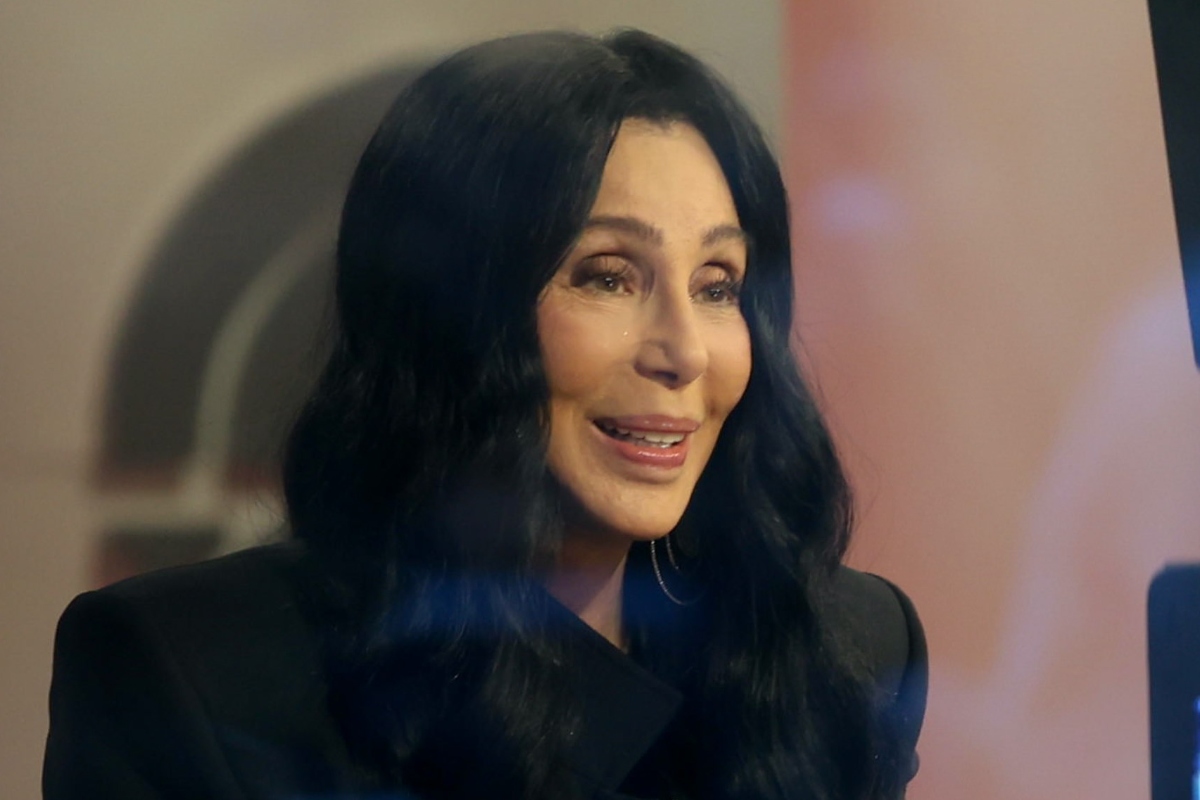 cher-drops-f-bomb-on-today-blames-hoda-kotb-for-blunder