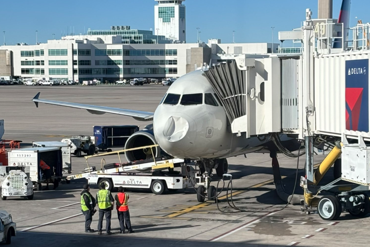 delta-planes-nose-suffers-mysterious-damage-during-flight-sparks-investigation