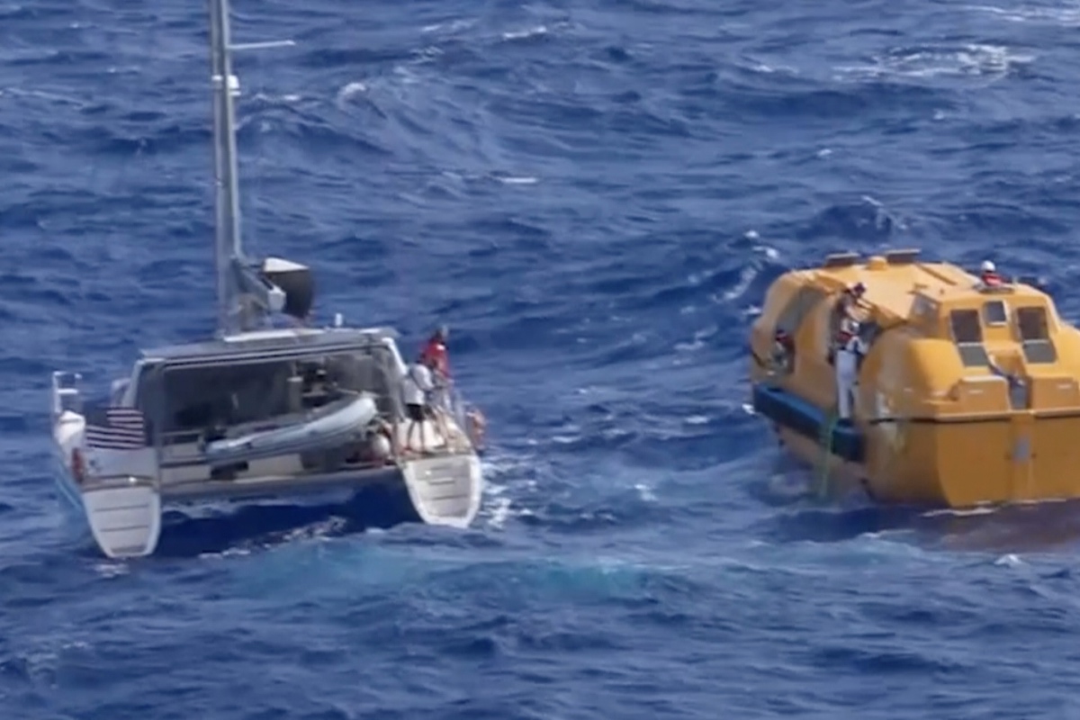 disney-cruise-ship-rescues-4-stranded-boaters-in-shocking-video