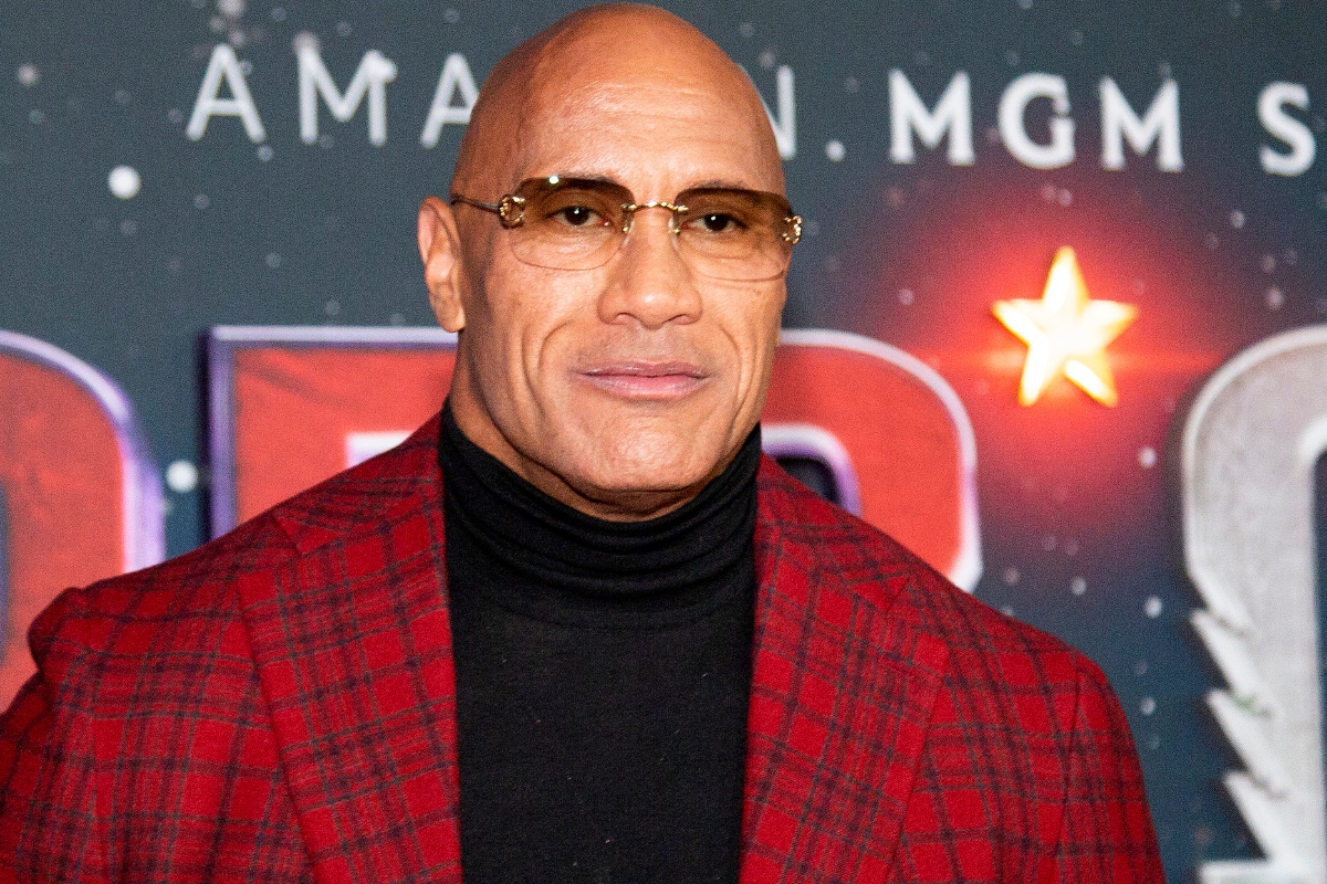 dwayne-the-rock-johnson-admits-to-peeing-in-bottles-on-red-one-set-in-bizarre-interview