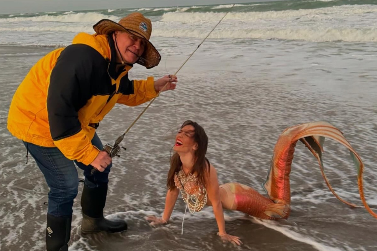 hooked-on-love-bill-belichick-and-jordon-hudson-sport-cringey-fisherman-mermaid-halloween-costumes