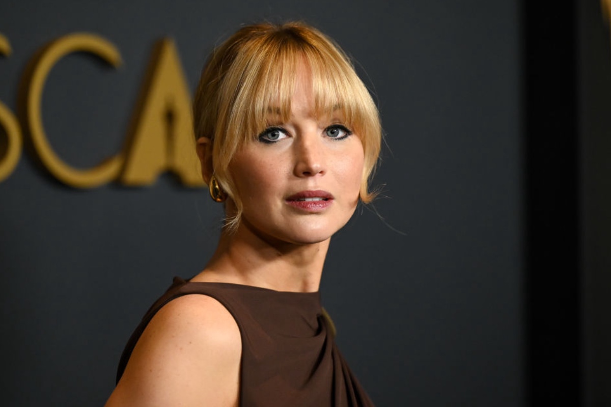 pregnant-jennifer-lawrence-shows-off-baby-bump-on-red-carpet-see-photos