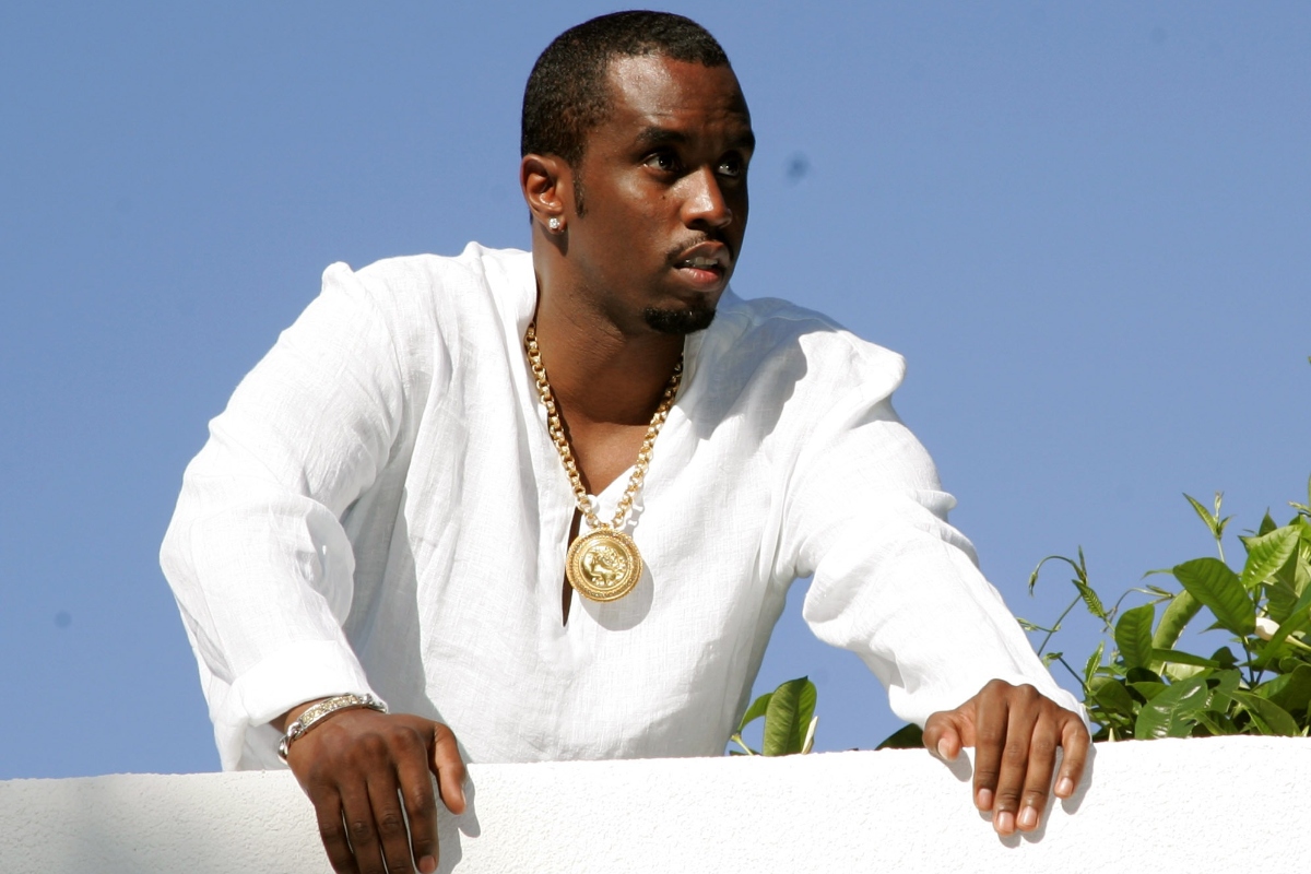 sean-diddy-combs-can-allegedly-spy-on-female-convicts-while-in-jail