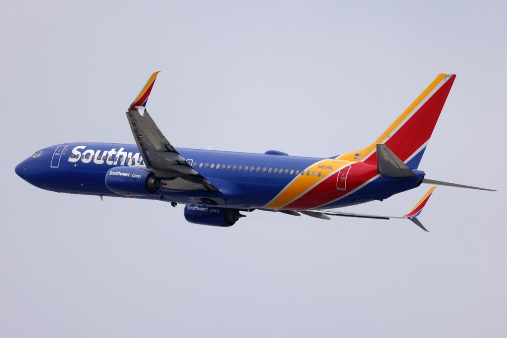 southwest-passengers-evacuate-smoke-filled-plane-after-smartphone-catches-seat-on-fire