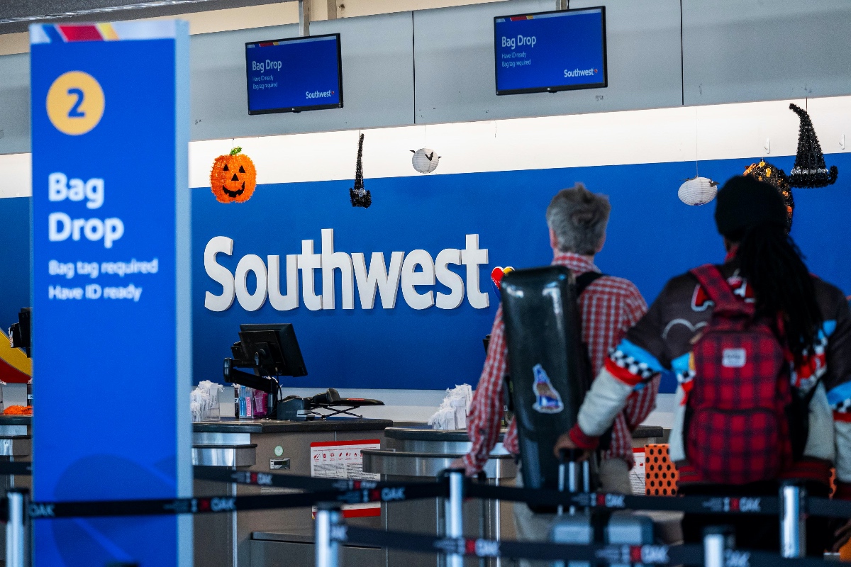 southwest-passengers-evacuate-smoke-filled-plane-after-smartphone-catches-seat-on-fire