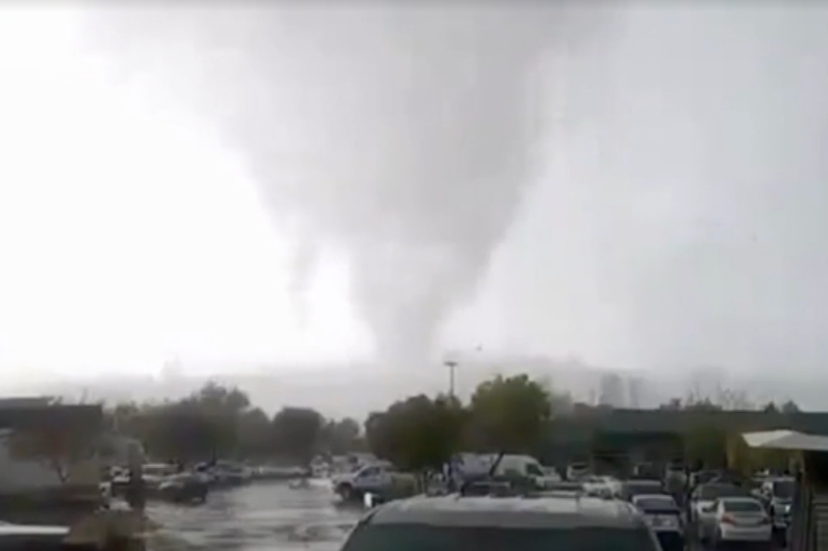 2-hospitalized-more-injured-california-tornado