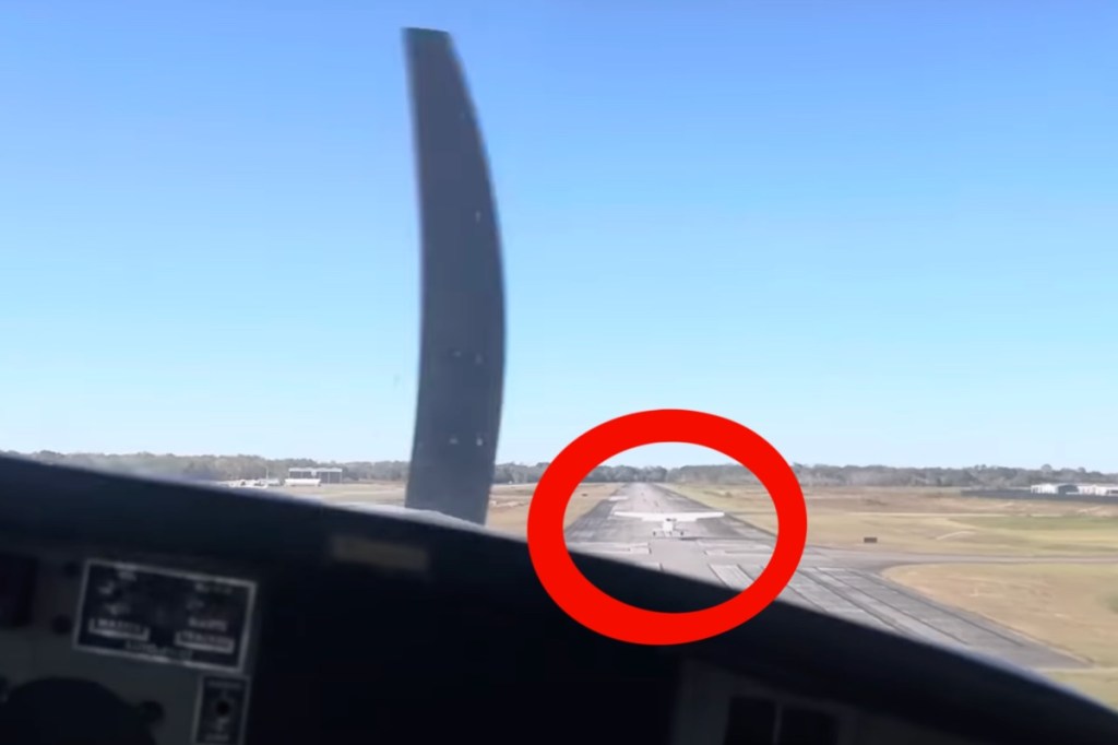 2-planes-completely-totaled-after-colliding-on-runway-in-terrifying-video