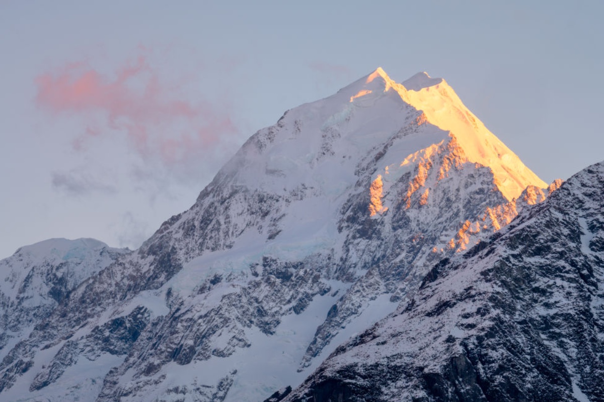 3-people-disappear-while-attempting-to-summit-new-zealands-tallest-mountain