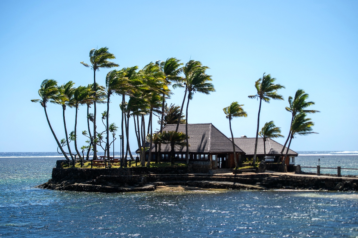 7-tourists-hospitalized-after-drinking-cocktails-at-resort-in-fiji