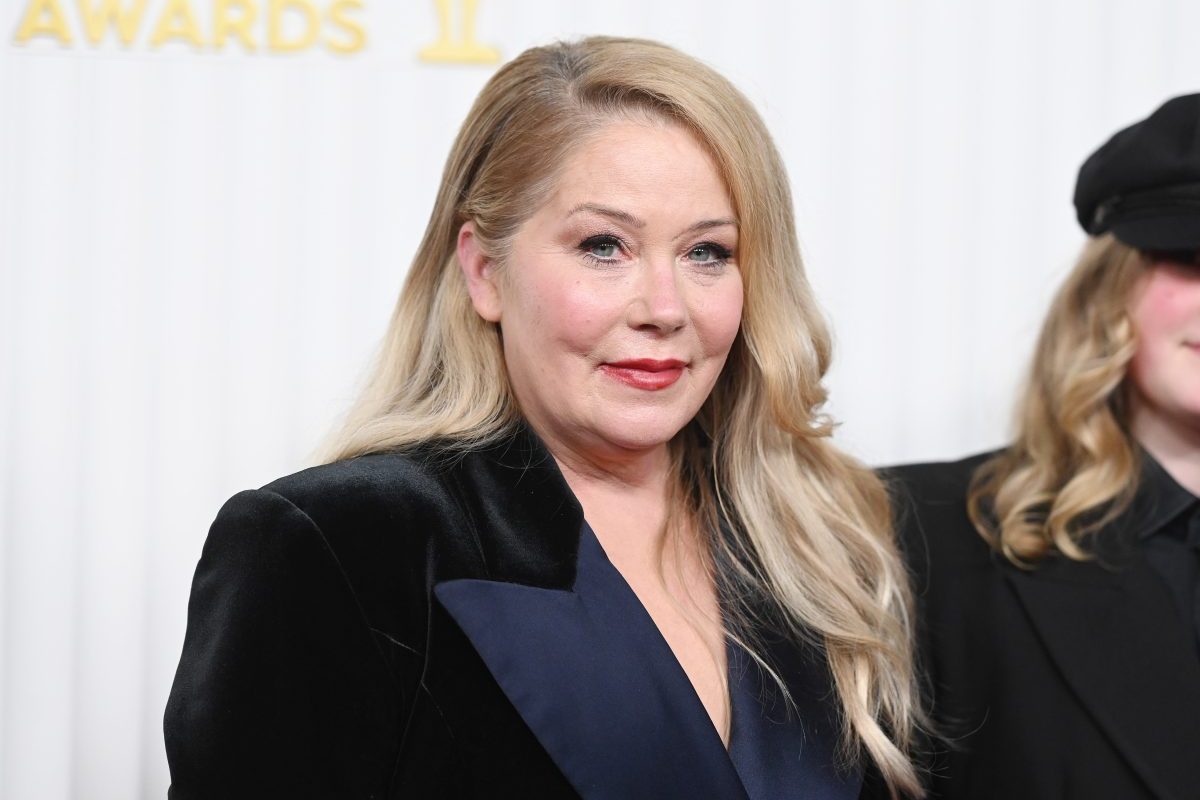 christina-applegate-recalls-first-ms-symptoms-on-dead-to-me