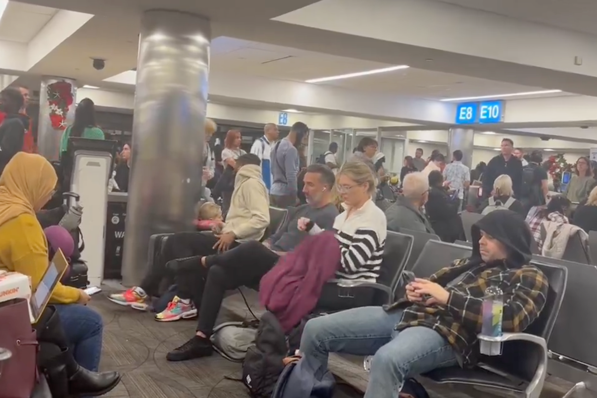 American Airlines Grounds All Christmas Eve Flights Due to ‘Technical Issue’