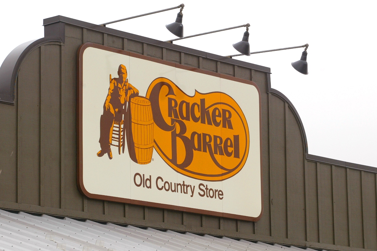 cracker-barrel-sparks-outrage-after-allegedly-refusing-to-serve-group-of-special-needs-students