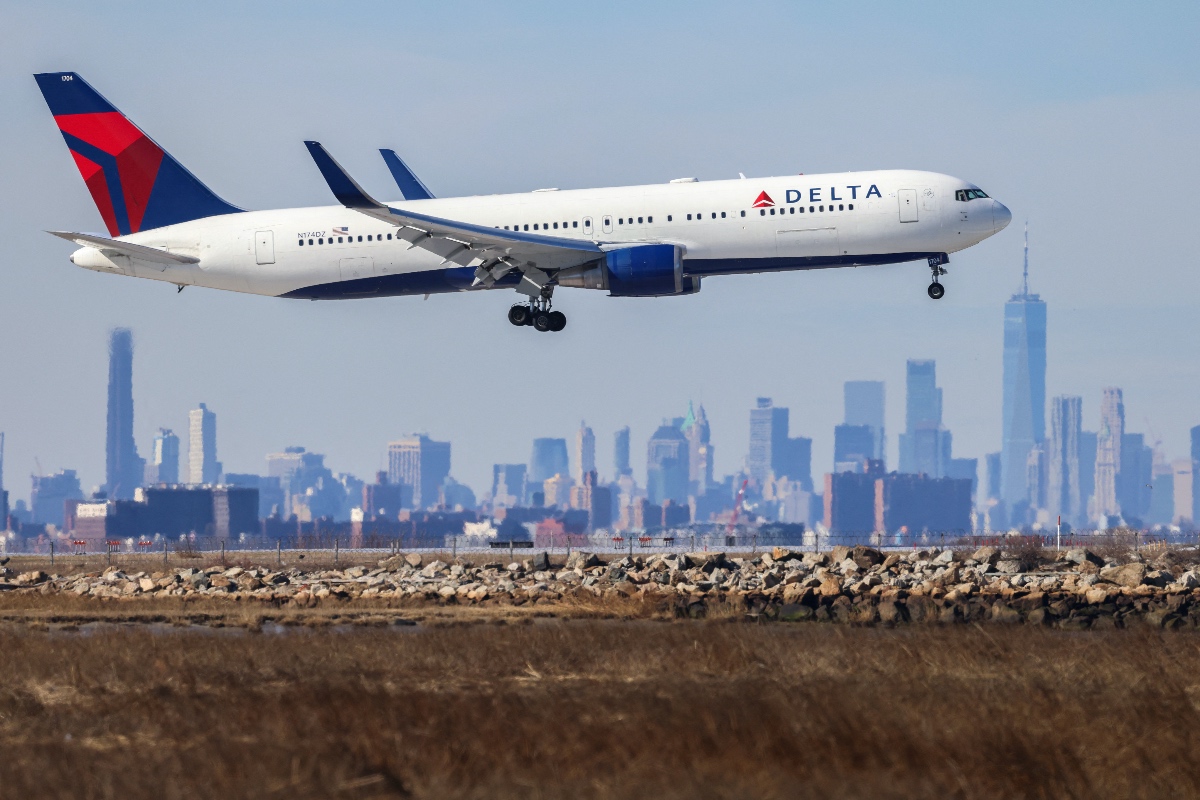 female-stowaway-who-evaded-jfk-airport-security-to-remain-in-france-after-return-flight-disturbance