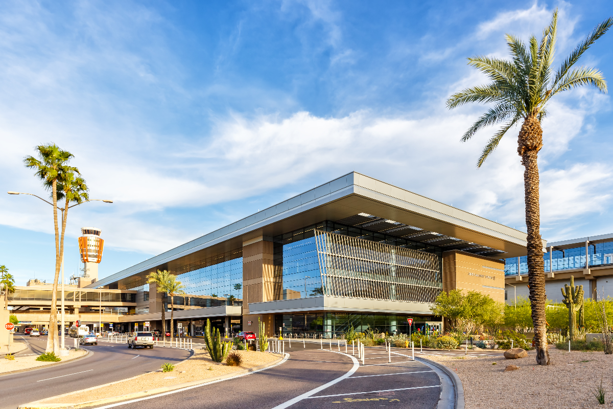 Fight at Phoenix Airport Leaves 3 Shot, 1 Stabbed on Christmas Day