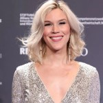 joss-stone-finds-out-shes-pregnant-weeks-after-adopting-baby