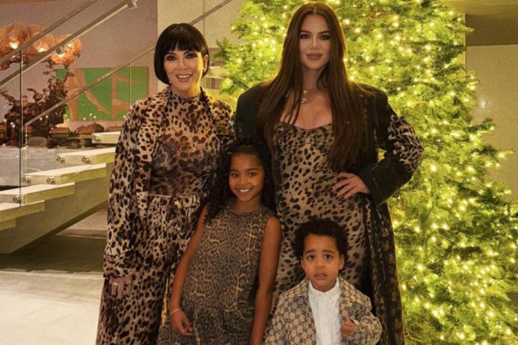 kris-jenner-rocks-shocking-new-hairdo-in-thanksgiving-pic