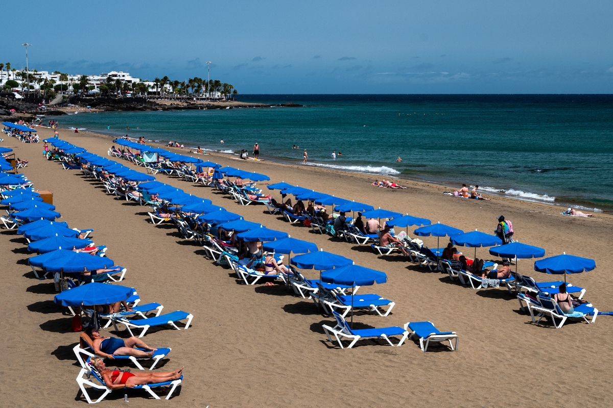 pickup-truck-fatally-runs-over-64-year-old-tourist-sunbathing-on-the-beach