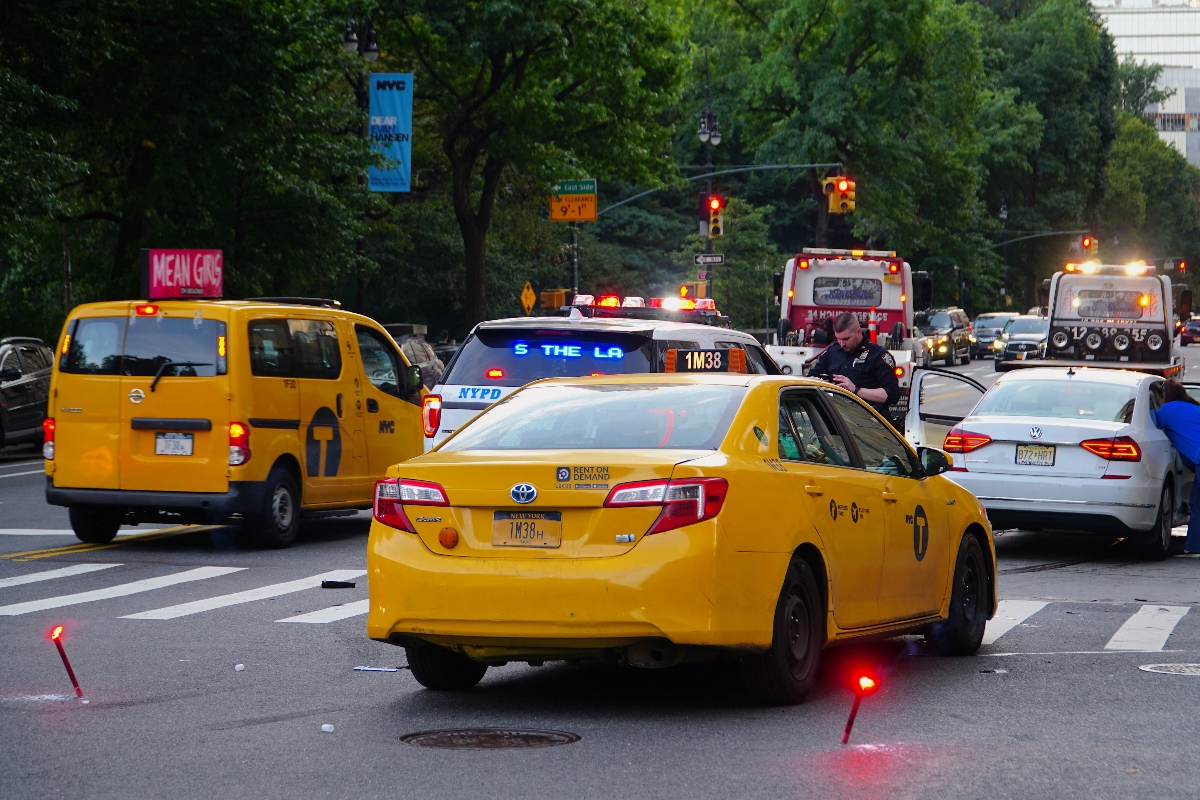 Taxi Hits Pedestrians Outside New York City Macy’s, Injures 6 in Christmas Day Accident